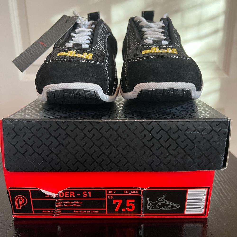 Piloti Mens Spyder S1 driving shoe. Black and yellow size 7 1/2.